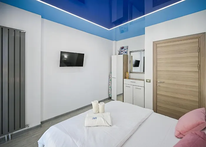 Sophie N Pool Năvodari