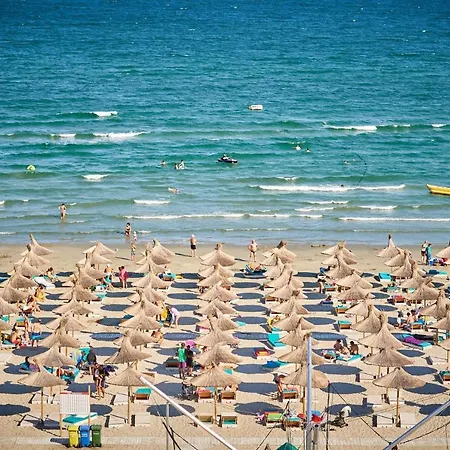 Sophie N Pool * 那沃达利