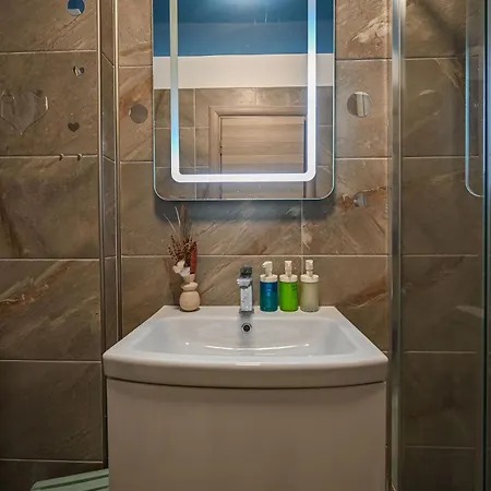 Sophie N Pool * 那沃达利